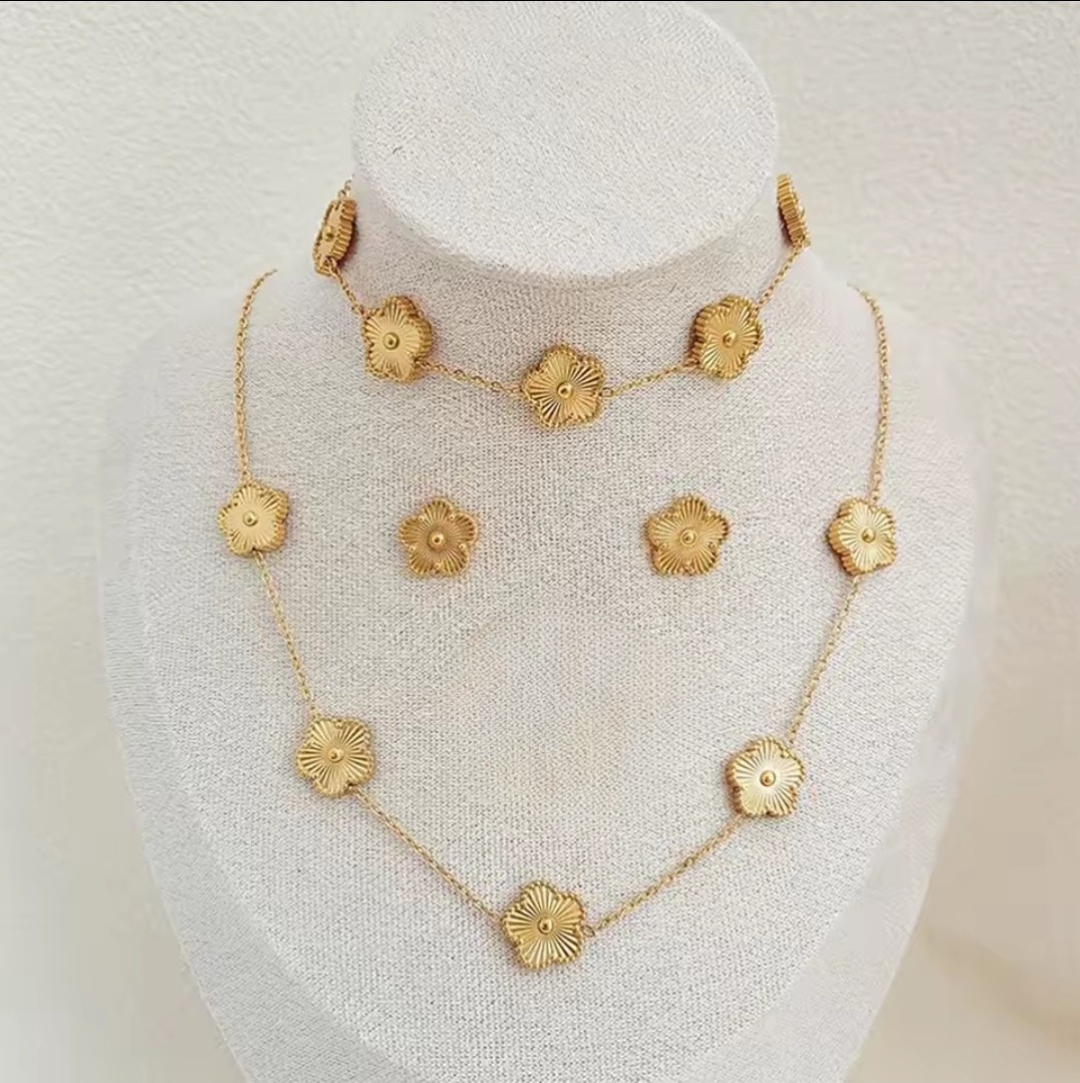 Vara 5-leaf Flower Jewelry Set