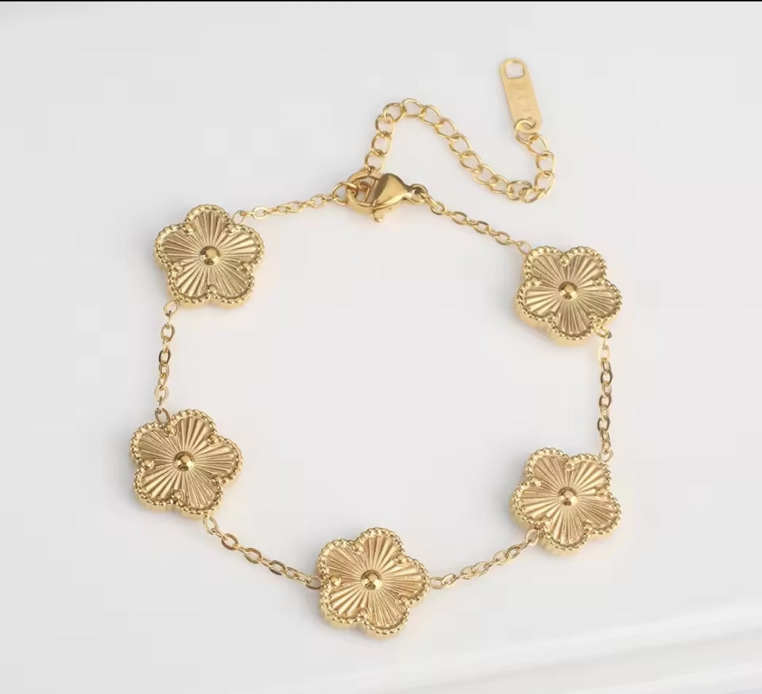 Vara 5-leaf Flower Jewelry Set