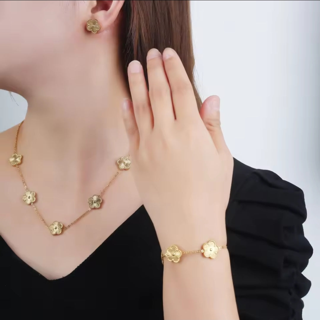 Vara 5-leaf Flower Jewelry Set