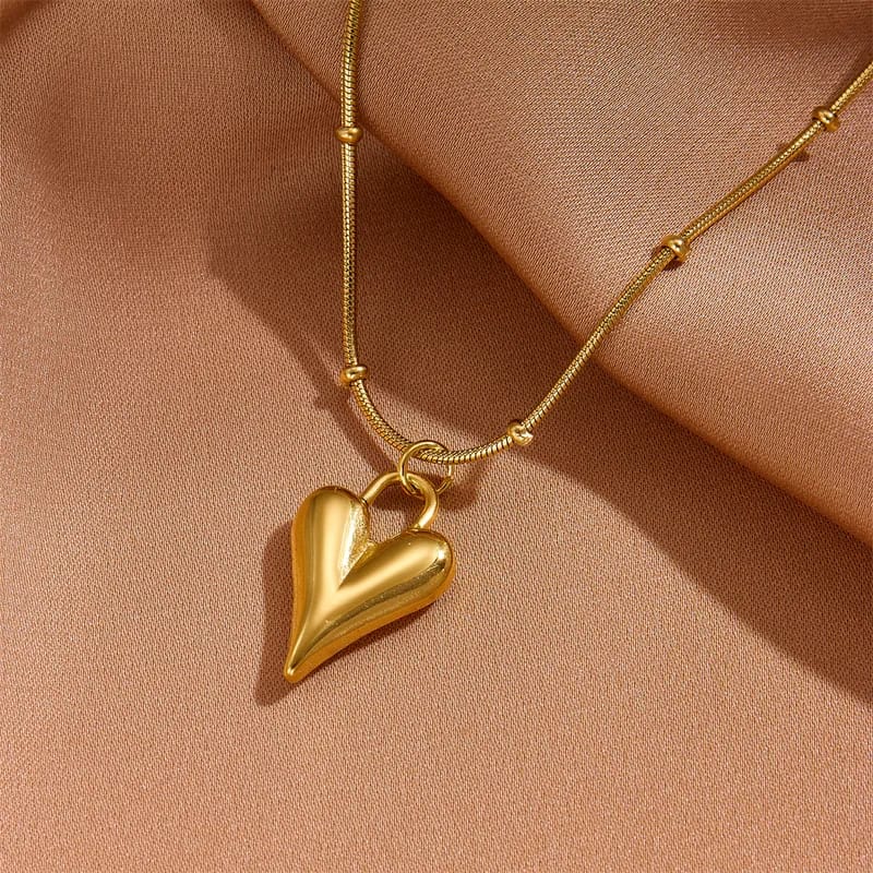 The Kyra Solid Heart Necklace Set