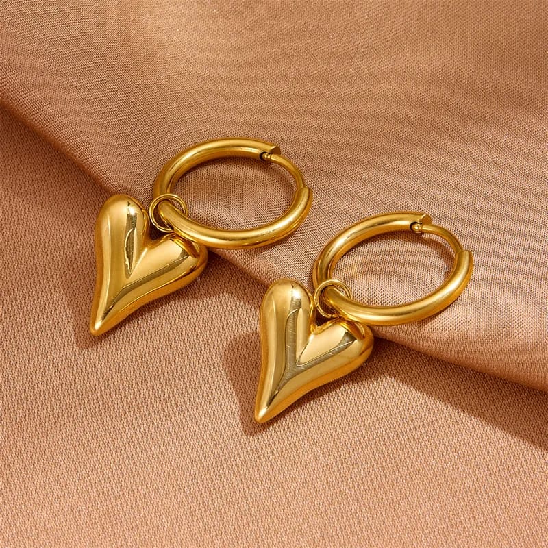 The Kyra Solid Heart Necklace Set